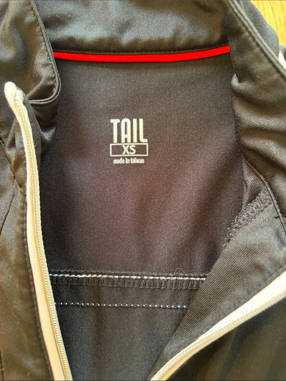 Tail XS Black Golf Dress with White Contrast Piping - Picture 3 of 9
